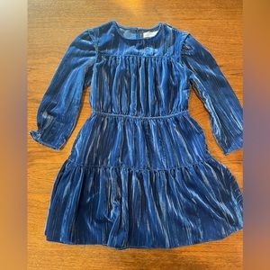Beautiful blue velvet dress. Girls size 8. Zara
